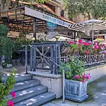 Luxe Naples Escape Walk To Beach And Downtown!