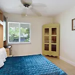 Olde Naples Condo #813