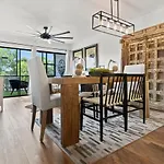 Newly Remodeled, Pool,Tennis,5 Mins Drive 2 Beach