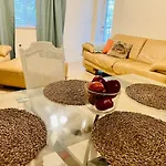 Sunny And Relaxing 2Br Apartment With Parking!