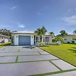 Naples Oasis With Screened Pool, Bike To Beach!
