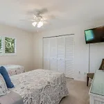 Golf-Course Oasis