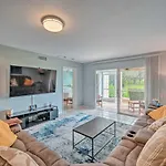 First-Floor Naples Condo About 3 Mi To Beaches!