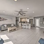 Remodeled Naples Getaway With Pool About 1 Mi To Beach!