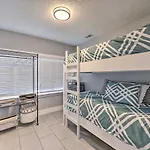 Remodeled Naples Getaway With Pool About 1 Mi To Beach!