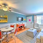 Condo With Pool Access Walk To Shopping And Beach!