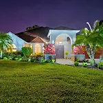 Modern Naples Oasis With Saltwater Pool And Spa!