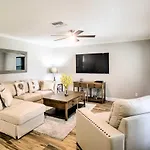 Naples Home With Lanai And Pool Near Vanderbilt Beach!