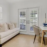 House W/ Heated Pool In Naples 5 Min To Beach