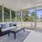 House W/ Heated Pool In Naples 5 Min To Beach