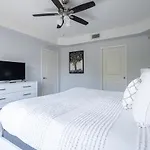 Modern 1Br Condo-5 Min Bike Ride To The Beach