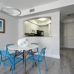 Modern 1Br Condo-5 Min Bike Ride To The Beach