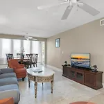 Tropical Oasis 809