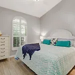 Cozy Beach House - 5 Minutes From Vanderbilt Beach