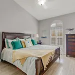Cozy Beach House - 5 Minutes From Vanderbilt Beach