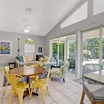 Cozy Beach House - 5 Minutes From Vanderbilt Beach
