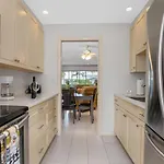 Beach Luxury 805