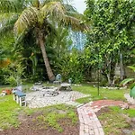 Botanical Garden And Beach 4-Bedroom House