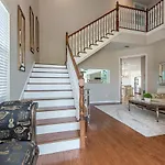 Vacation Home With Pool. 4 Bedrooms. Sleeps 10