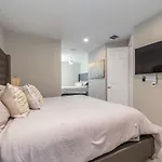 Vacation Home With Pool. 4 Bedrooms. Sleeps 10