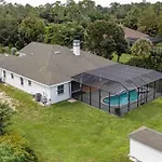 Luxury Home, Close To The Beach And Heated Pool.