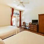 Naples Studio With Community Pool And Tennis Courts!