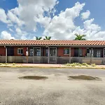 Sunny Naples Escape With Heated Community Pool!