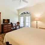 Naples Vacation Rental Close To Parks And Beaches!