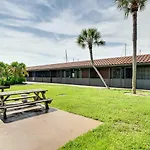 Naples Vacation Rental Close To Parks And Beaches!