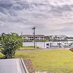 Quaint Naples Studio With Community Fitness Center