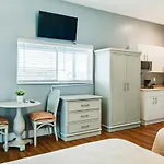Naples Studio With Screened Patio And Resort Amenities