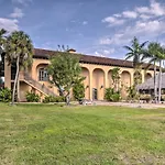 Naples Studio With Canal Access!