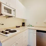 Naples Studio With Community Pool And Tennis Courts!