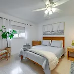 Sunny Florida Escape With Patio, Grill And Fire Pit!