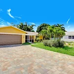 Lakefront, Pool, Outdoor Kitchen, Lush Garden