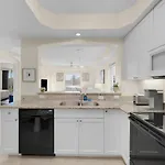 Stylish Condo In Fantastic Location!