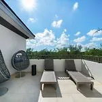Stylish Condo In Fantastic Location!