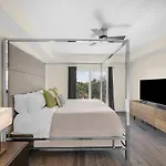 Stylish Condo In Fantastic Location!