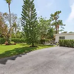 Lovely 2-Bdr W/Patio, Lake Park!