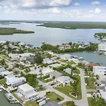 Capri Charm Remodeled Oasis W/ Heated Pool-Kayaks