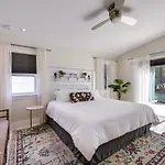 Updated Naples Retreat With Private Pool And Patio!