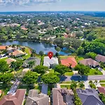 Sunny Retreat With Private Pool In North Naples