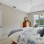 Sunny Retreat With Private Pool In North Naples