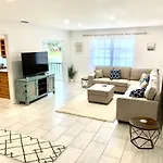 Newly Remodeled 2Br, 2Ba Condo In Naples Bath And Tennis