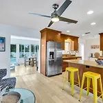 Beach Daze - Summer Sale! Southern Facing Pool, Walk To The Beach - No Ian Damage!