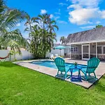 Fall Special! Seas The Day - This One Has It All - Walk To Vanderbilt Beach!