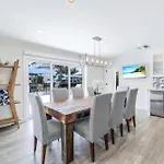 Beach Life - Less Than 1 Mile To Vanderbilt Beach! - On The Water