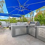 Ocean Pearl Luxury - 1 Mile To The Beach! - Salt Water Pool - Southern Exposure