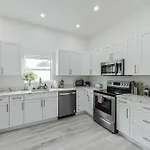 New 2Br 2Ba Modern Botanical Canvas