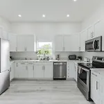 New 2Br 2Ba Modern Botanical Canvas